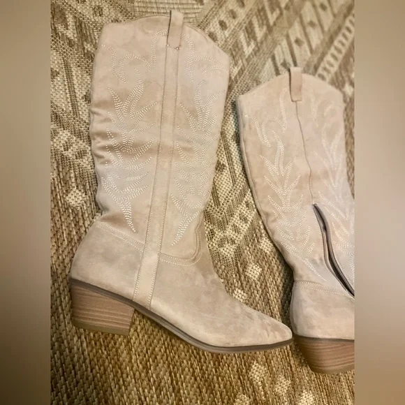 Like New | Target Universal Thread Faux Suede Cowgirl Boots | Western | 11 - Picture 3 of 16